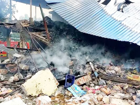हरिद्वार पटाखा फैक्ट्री में लगी आग, शॉर्ट सर्किट की आशंका