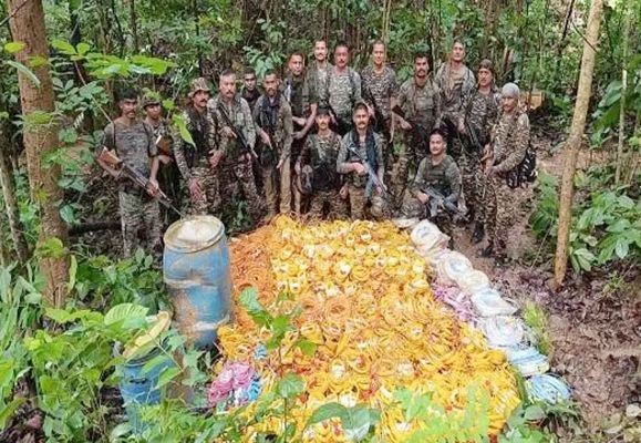 ओडिशा-झारखंड बॉर्डर पर हथियारों का बड़ा जखीरा पकड़ाया