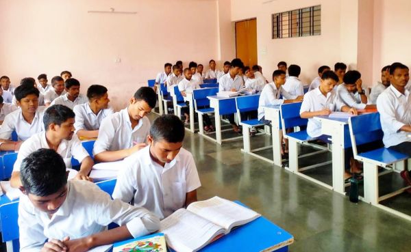 आदिवासी नौनिहालों के IIT में पढ़ने का सपना पूरा कर रहा प्रयास विद्यालय