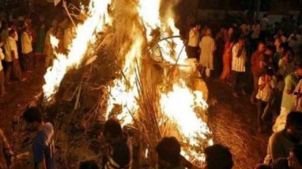 होलिका दहन पर जरूर करें ये आसान उपाय