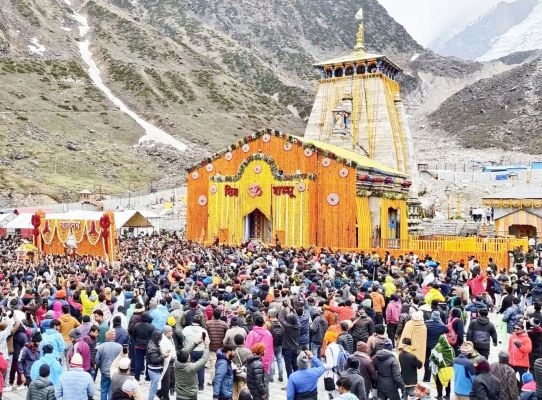 केदारनाथ में पहले दिन 30 हजार से ज्यादा श्रद्धालुओं ने किए दर्शन
