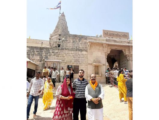 डिप्टी सीएम अरुण साव ने श्री द्वारिकाधीश मंदिर के दर्शन किए