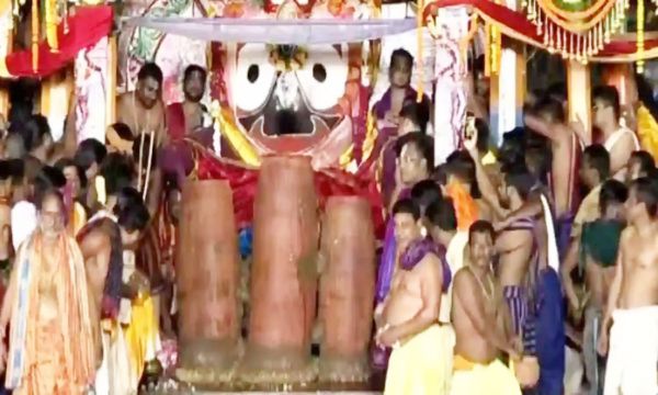 भगवान जगन्नाथ और उनके भाई-बहनों का आज पुरी में अद्भुत अनुष्ठान