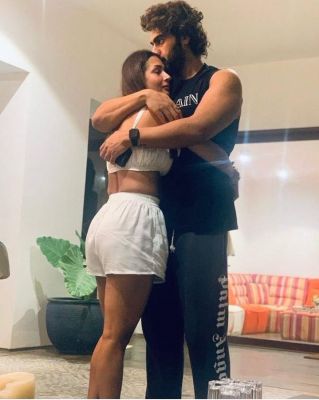 मलाइका अरोड़ा और अर्जुन कपूर वैलेंटाइन्स डे पर हुए रोमेंटिक, शेयर की फोटो 
