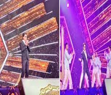   VIDEO : शाहरुख खान लंबे समय बाद स्टेज पर दिखे 