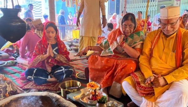 टीवी एक्ट्रेस संध्या शतचंडी यज्ञ में हुई शामिल