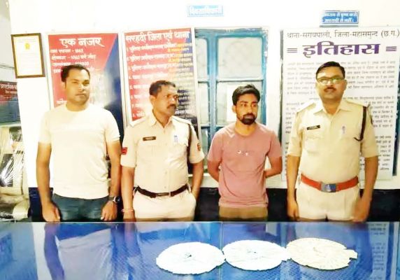 मार्केट में नकली नोट खपाते युवक गिरफ्तार, कब्जे से 25 हजार का नकली नोट जब्त