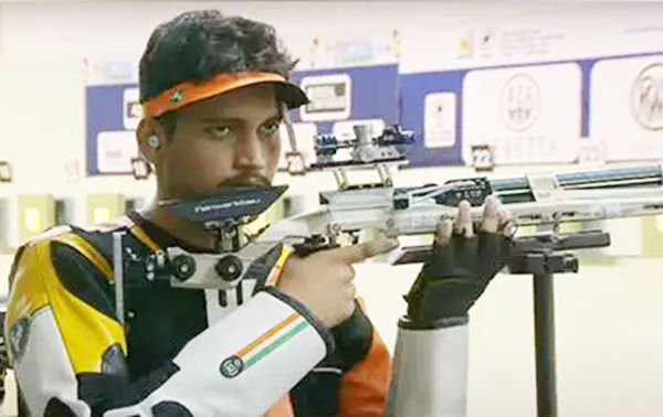 ISSF WC : रुद्राक्ष-आर्य की जोड़ी ने एयर राइफल मिक्स्ड टीम में रजत पदक जीता
