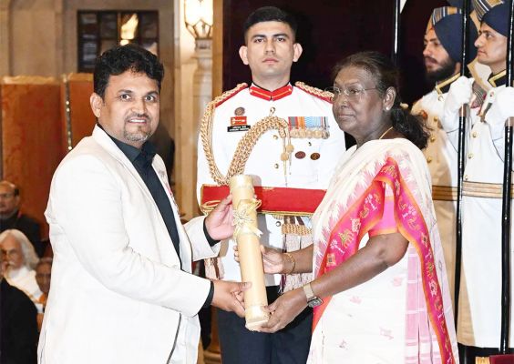 पैरा एथलेटिक्स कोच डॉ. सत्यपाल सिंह को राष्ट्रपति मुर्मू ने पद्म श्री पुरस्कार प्रदान किया