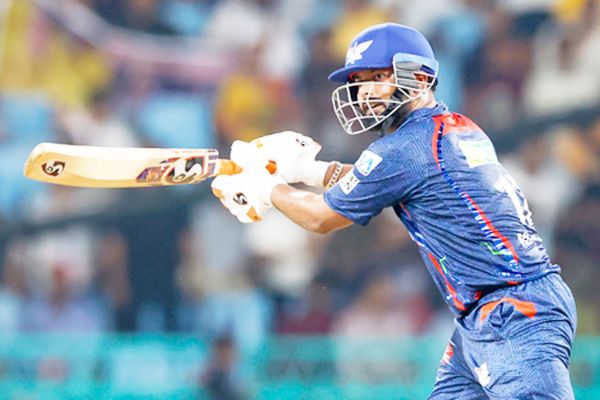 IPL 2025: आरसीबी से मिली हार के बाद पंत पर धीमी ओवर गति के लिए लगा जुर्माना