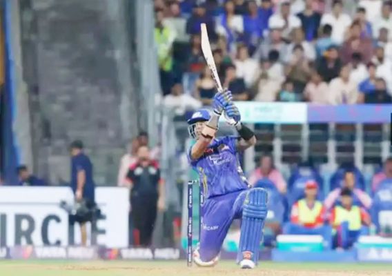 सूर्यकुमार यादव IPL के एक सीजन में 700 रन बनाने वाले पहले नॉन-ओपनर बने