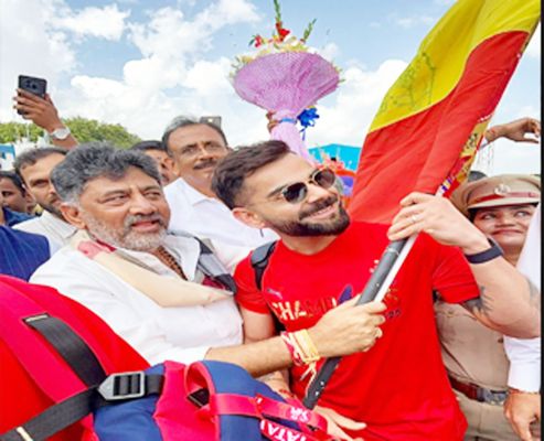 RCB टीम का भव्य स्वागत, शिवकुमार ने विराट कोहली को कन्नड़ झंडा भेंट किया