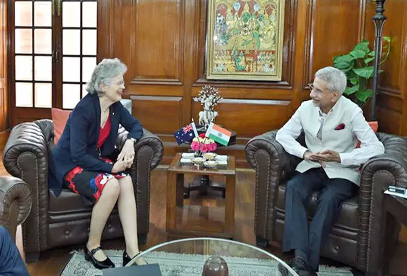 एस जयशंकर ने दक्षिण ऑस्ट्रेलिया के गवर्नर एडमसन से शिक्षा, अंतरिक्ष, कृषि और वाणिज्य दूतावास के मुद्दों पर चर्चा की