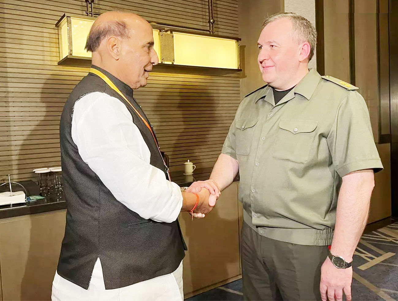SCO शिखर सम्मेलन के दौरान राजनाथ सिंह ने बेलारूसी समकक्ष से मुलाकात की