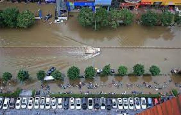 चीन में  भारी बारिश के कारण  33 लोगों की मौत 