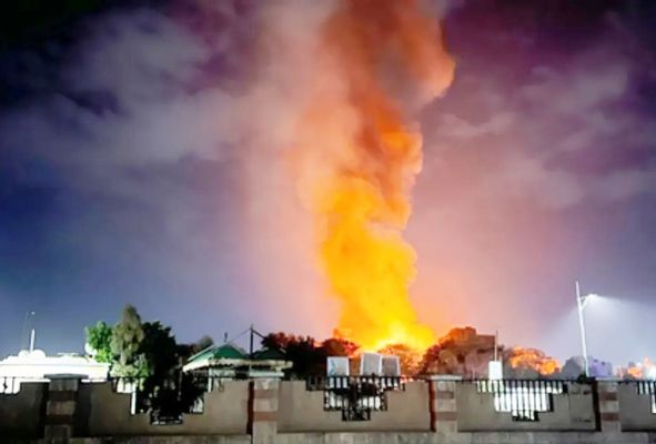 यमन के तेल बंदरगाह पर अमेरिकी हवाई हमले, मृतकों की संख्या बढ़कर हुई 80