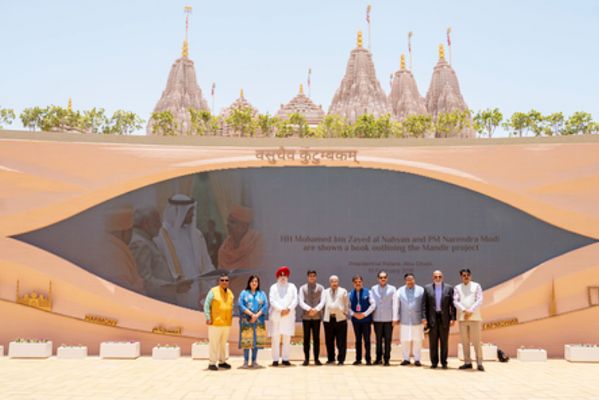 सर्वदलीय प्रतिनिधिमंडल ने अबू धाबी के बीएपीएस हिंदू मंदिर का दौरा किया