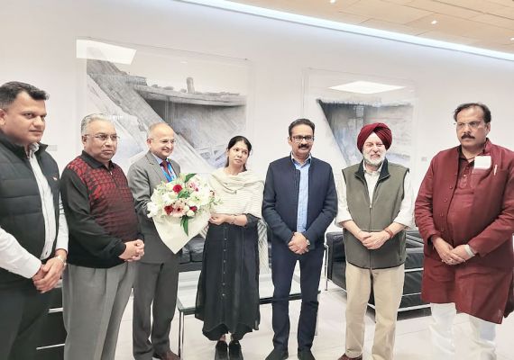 डीएमके सांसद कनिमोझी का प्रतिनिधिमंडल ग्रीस पहुंचा