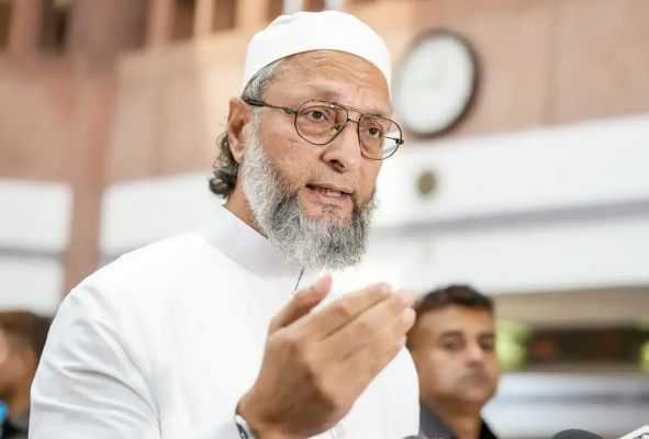 भारत में सांप्रदायिक हिंसा भड़काने के लिए आतंकी भेजता है पाकिस्तान : असदुद्दीन ओवैसी